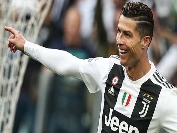 Ronaldo vô địch Serie A sớm 5 vòng