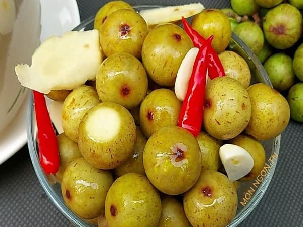Ngủ mê thấy ăn quả sung muối