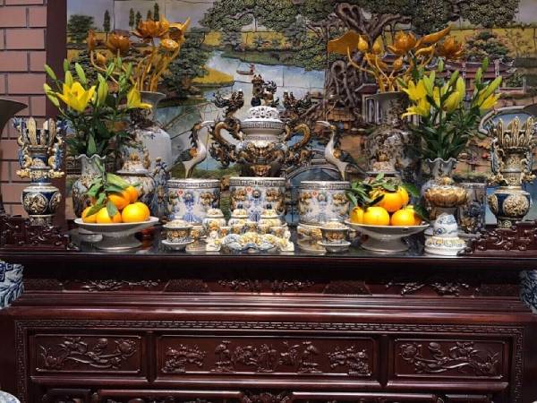 Nằm mơ thấy bàn thờ tổ tiên cháy, nghiêng, đổ sao không?