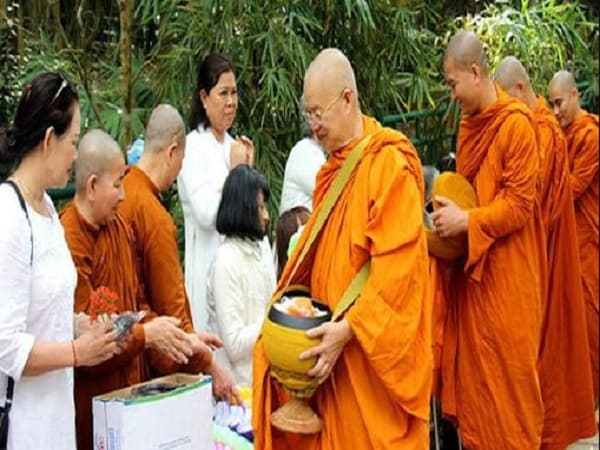 Tham khảo con số may mắn khi nằm mơ thấy nói chuyên với sư thầy