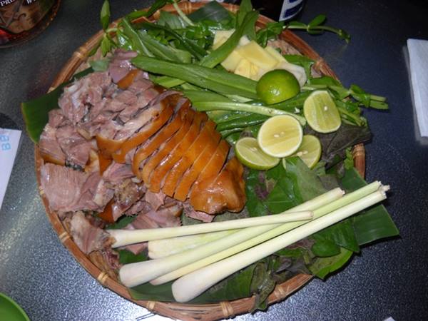Mơ thấy ăn thịt chó đánh con gì?