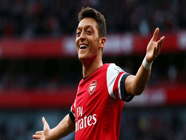 Tiền vệ Mesut Özil