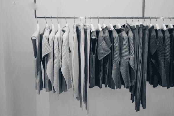 Nhìn thấy quần áo điềm hên hay xui? Giải mã chi tiết