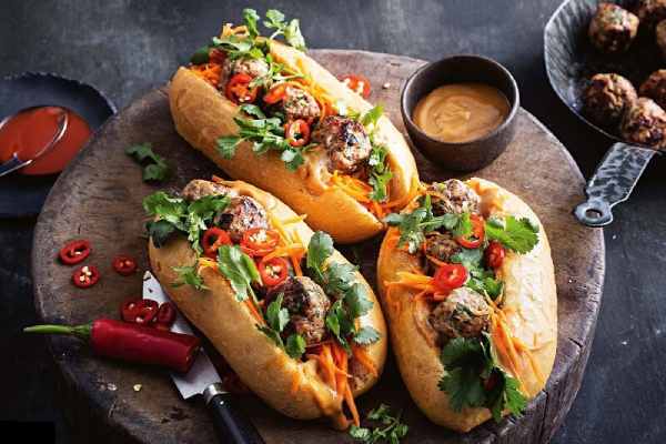 Ngủ mơ thấy ăn bánh mì là điềm thịnh vượng hay suy?