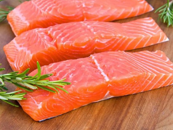 Nằm mơ thấy cá hồi có phải điềm báo tài lộc?