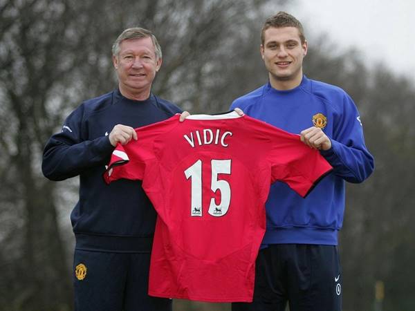 Vidic số áo bao nhiêu? Khám phá số áo Vidic tại các CLB