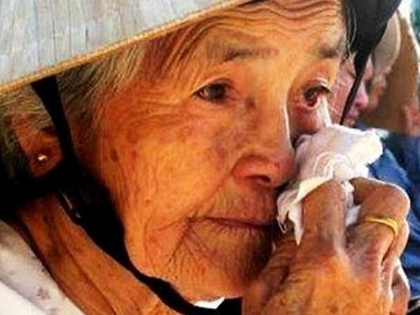 Nằm mơ thấy mẹ khóc là điềm báo cát lành hay vận xui rủi?