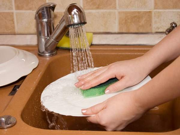 Chiêm bao thấy rửa bát với nhiều bát đĩa