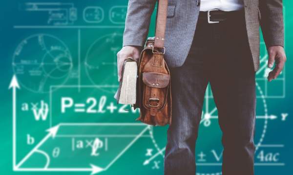 Nằm mơ thấy thầy giáo cũ là điềm gì? Có liên quan vận mệnh?