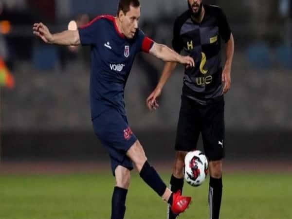 Cầu thủ 74 tuổi thách thức mọi giới hạn