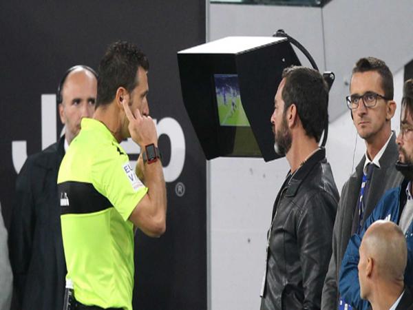 Công nghệ VAR là gì? Tất tần tật về VAR trong bóng đá