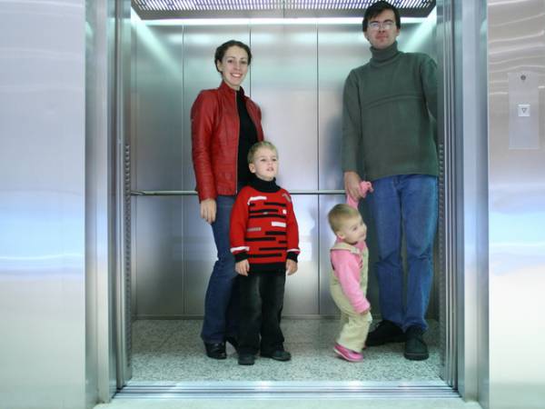 Chiêm bao thấy đi thang máy ở chung cư