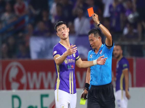 Bị phạt thẻ đỏ thì sao?