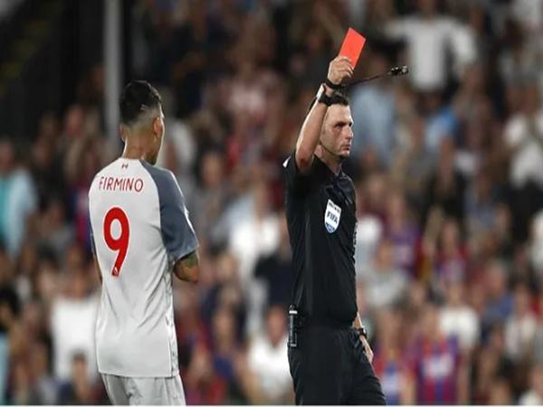 [Giải đáp] Cầu thủ bóng đá bị thẻ đỏ phạt bao nhiêu tiền?